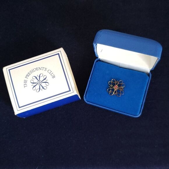 Vtg R 1/10 10k GOLD FILLED AVON SERVICE AWARD BROOCH PIN W Red RUBY Rhinestone - Picture 2 of 6